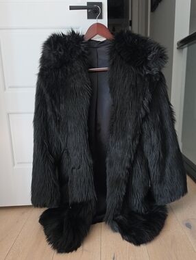 Spirithood - Black Wolf Faux Fur Jacket SZ L 🐺
